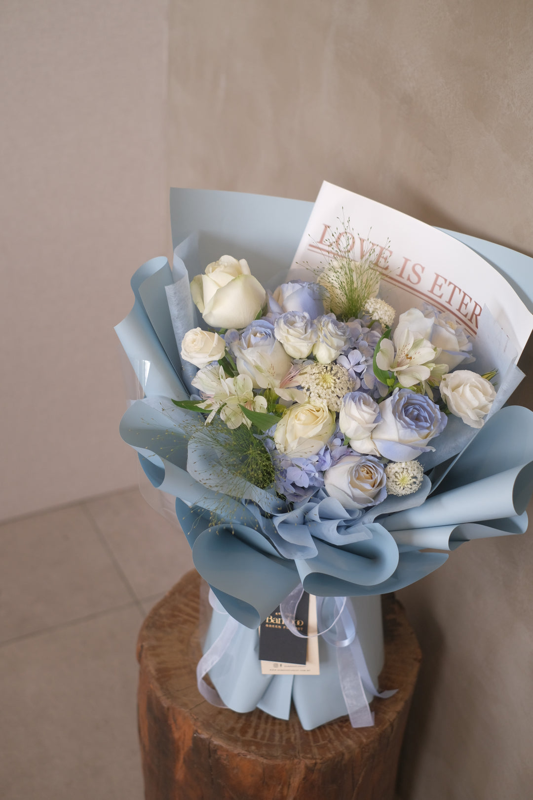 Elegant bouquet of roses and dreamy blue florals, perfect for a romantic Valentine’s Day gift. Order online from Bamboo Green Florist, your trusted Penang florist with delivery.