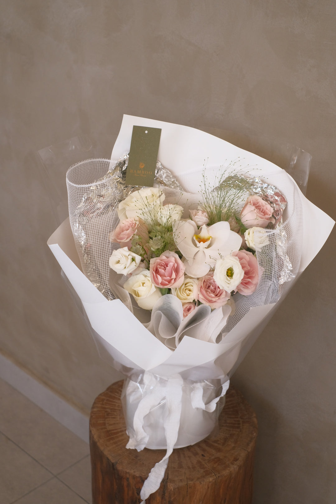 Pink and white roses channelling the energy and doesn’t go unnoticed. It is sweet and gentle, always making a soft statement.&nbsp;


