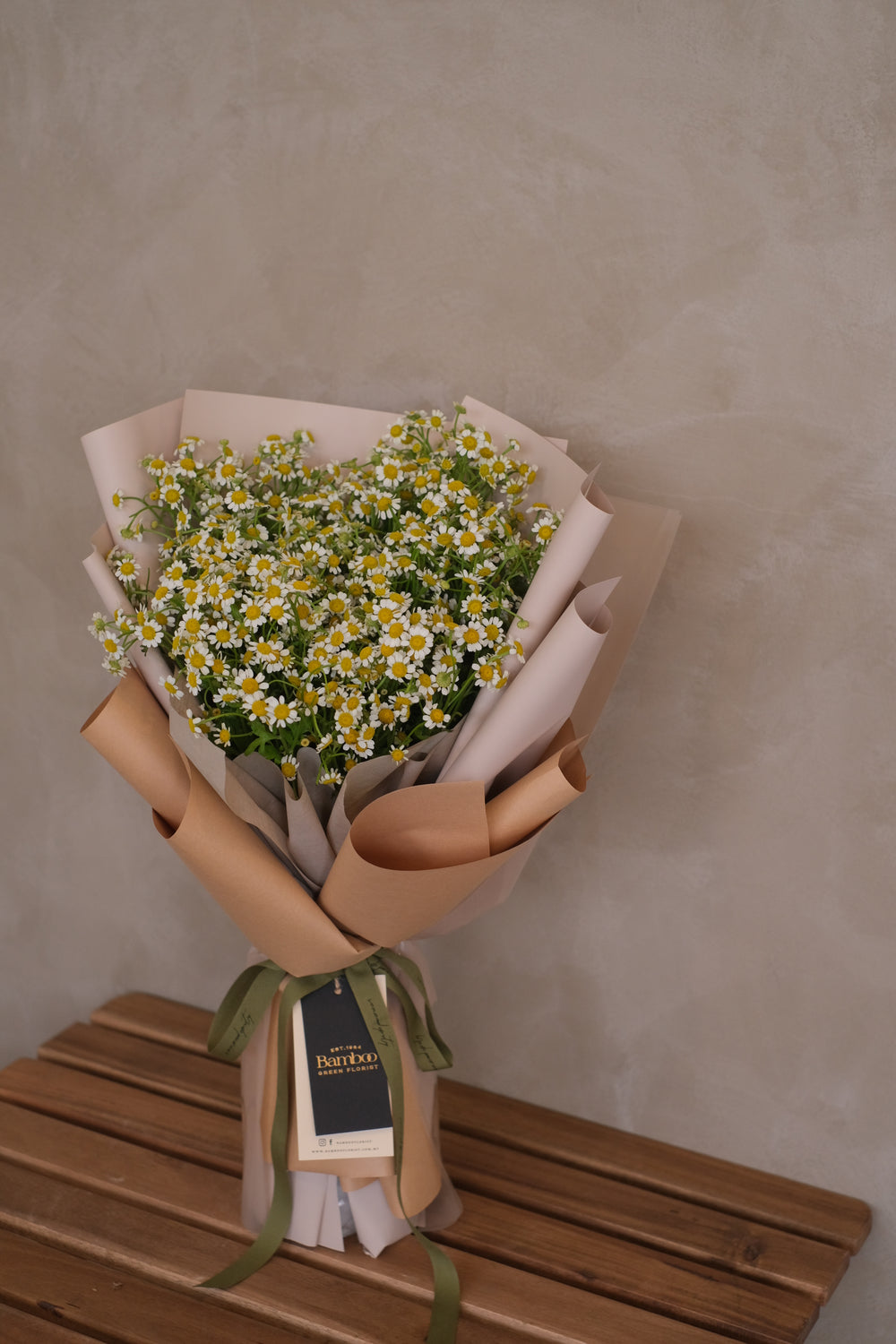 Chamomile bouquet with Penang delivery by top florist - Fresh, handpicked flowers perfect for any occasion