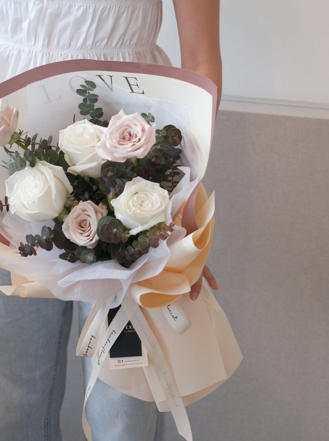 bouquet of rose, comprising of pastel colour premium quicksand & white roses, fresh flowers, same day delivery flower bouquet near me