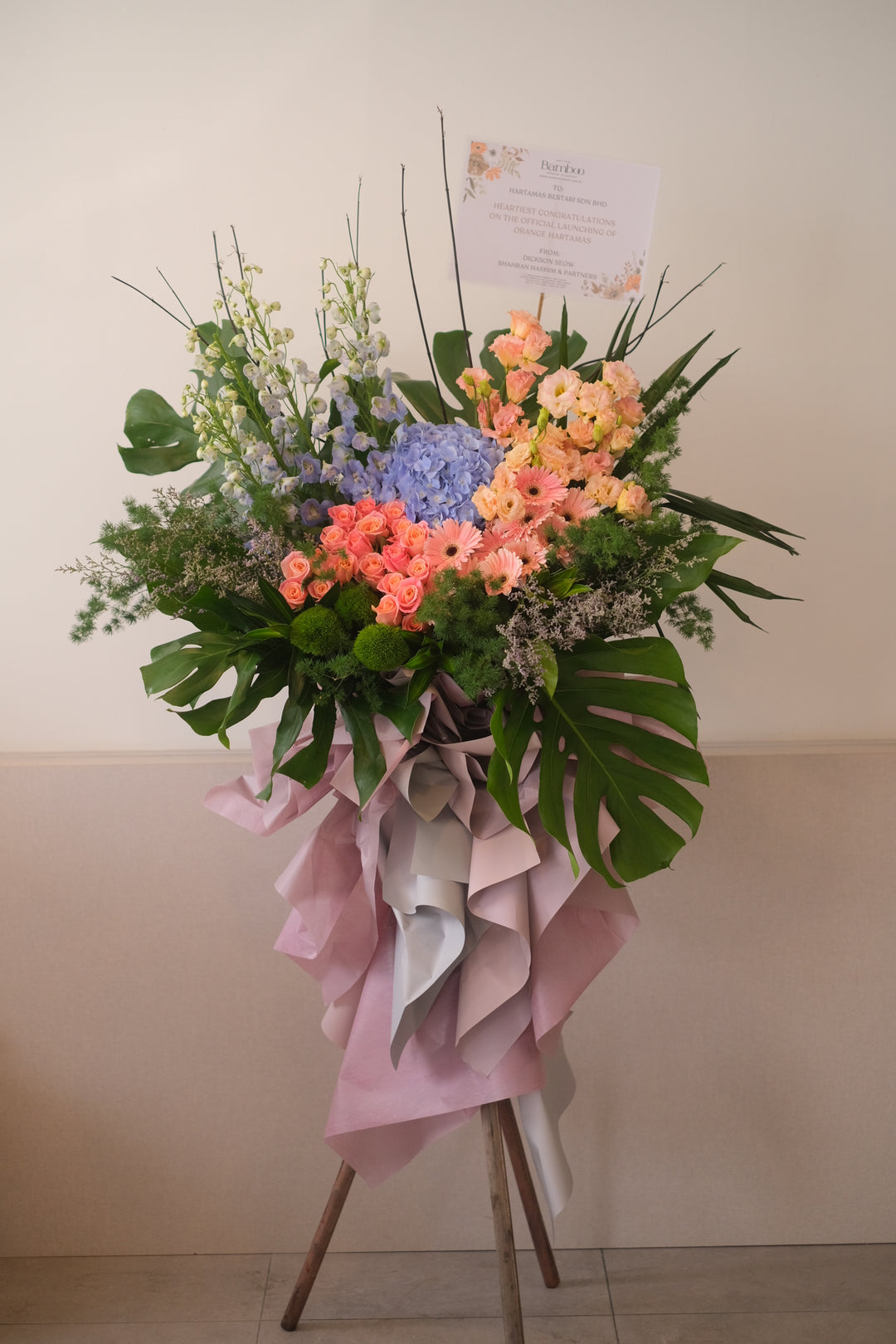 Mark the beginning of a new business by sending your friend, relative or business associate by sending them a congratulatory grand opening flowers to penang