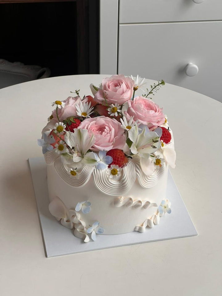 Elegant customized white cream cake