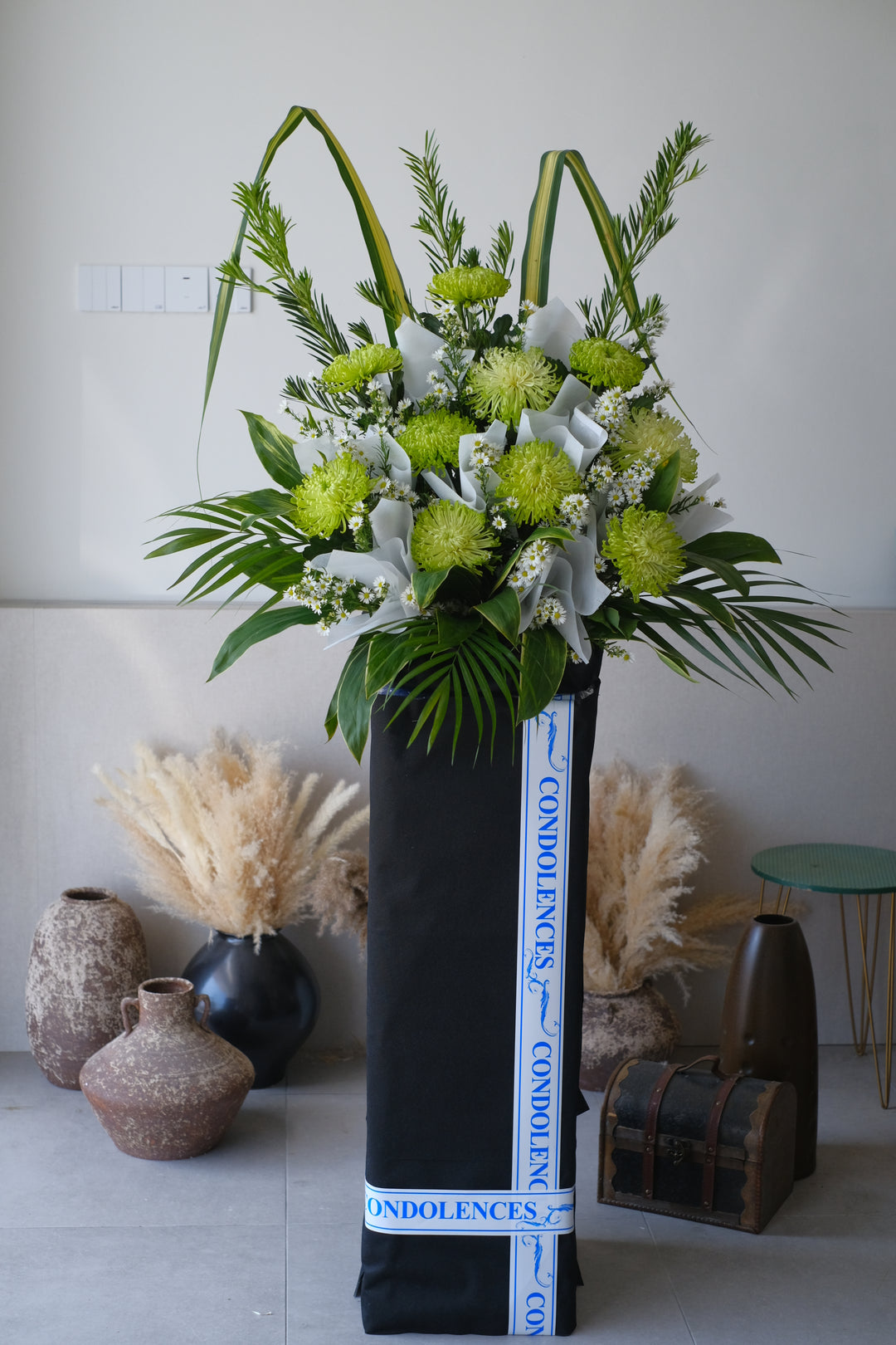 condolences flower penang, flower arrangements ideas to show your grief and empathy, available at florist near me, bouquet shop near me