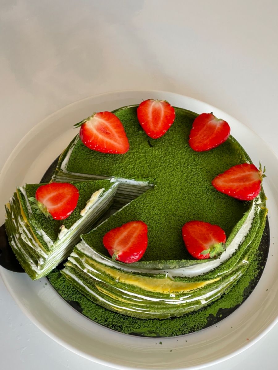 Matcha crepe cake with fresh strawberries — matcha mille crepe layers dusted with premium matcha powder, cake delivery in Penang by Bamboo Green Florist