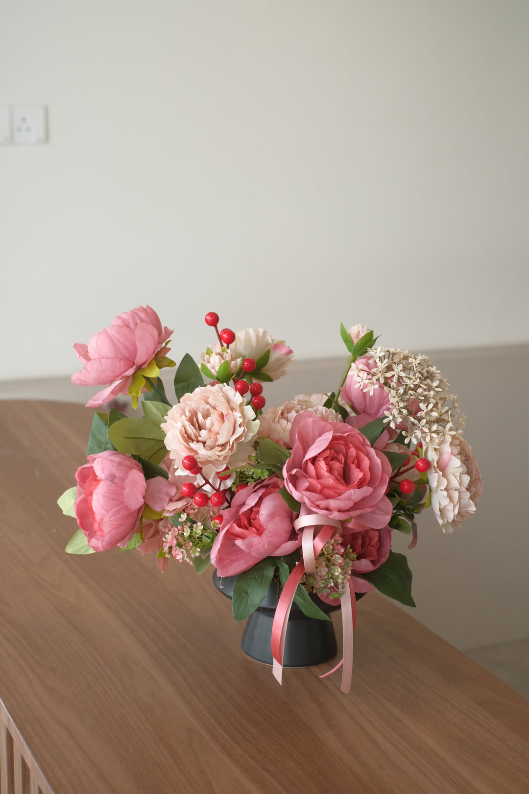 White and purple roses in a basket, white daisy flower arrangement, chrysanthemum bouquet. Order online from Penang florist for same-day delivery of artificial flowers