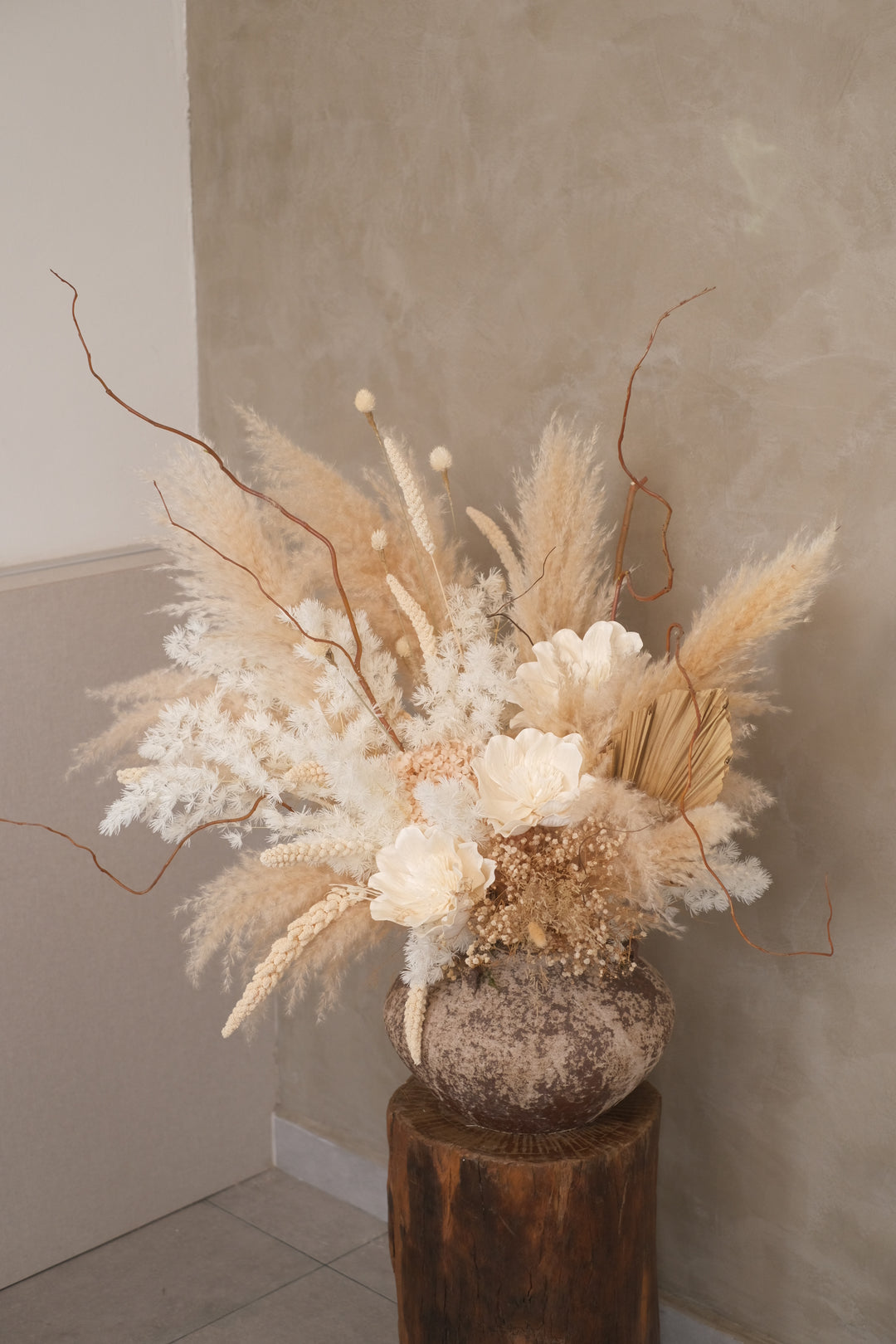 Preserved & dried flowers in a wabi-sabi style pot. Perfect for adding a touch of simplicity and nature to your space. Penang florist, Order online, deliver same day, artificial flowers.