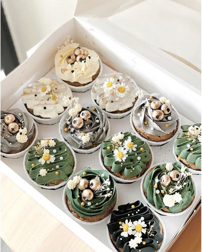 Berries velvet cupcakes, beautifully swirled with artisan fresh creams, garnished with gold dusted blueberries and fresh chamomile. Penang Cake Delivery, Penang Cake Delivery.  NOTE:  Strictly 3 days order in advance, deliveries limited to Island & Mainland Penang, Sungai Petani, Nibong Tebal, Jawi & Kulim.   For urgent orders kindly contact customer care for further assistance. 