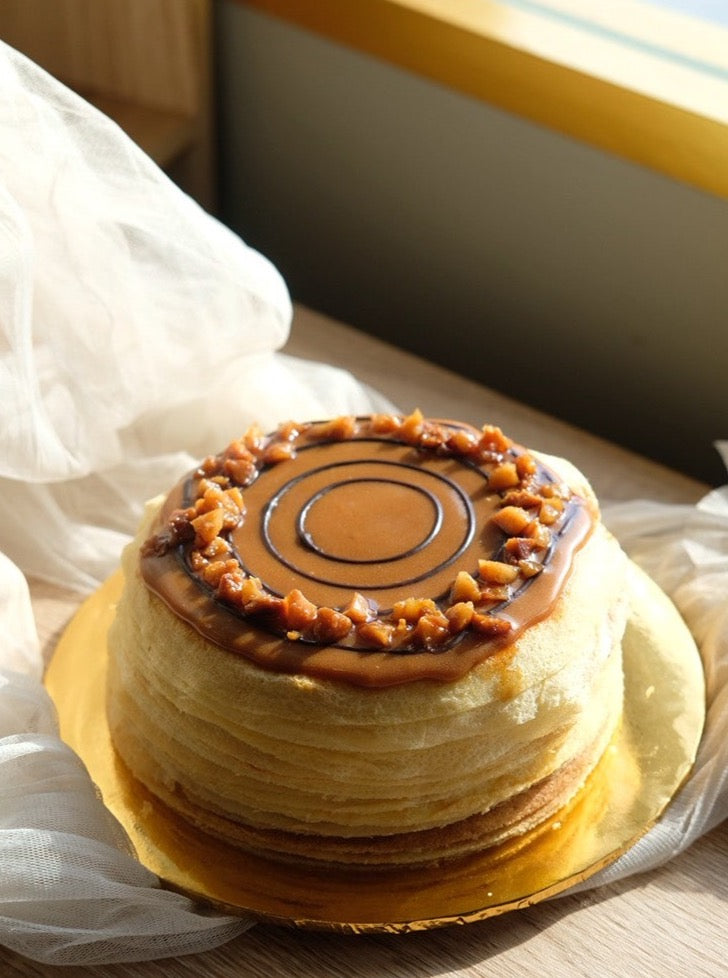 The perfect fusion of salted caramel with macadamia gives an irresistible crunch, layers in between crepe cakes. And all finished with a layer of salted caramel glaze! Cake delivery in Penang.