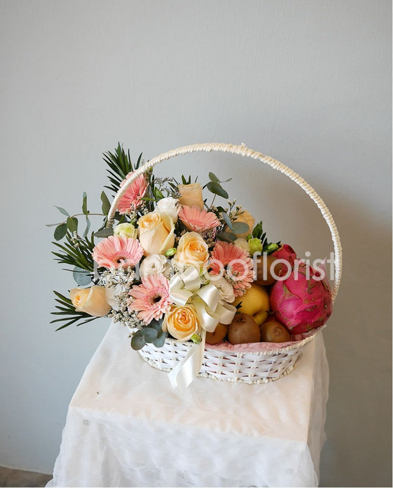 Flowers are a great way to brighten up any space, and bring a bit of nature into a space. Your recipient will enjoy a basket bursting with roses, daisies brimming with hand-selected seasonal fruits. Same day fruit basket delivery in Penang and Butterworth.