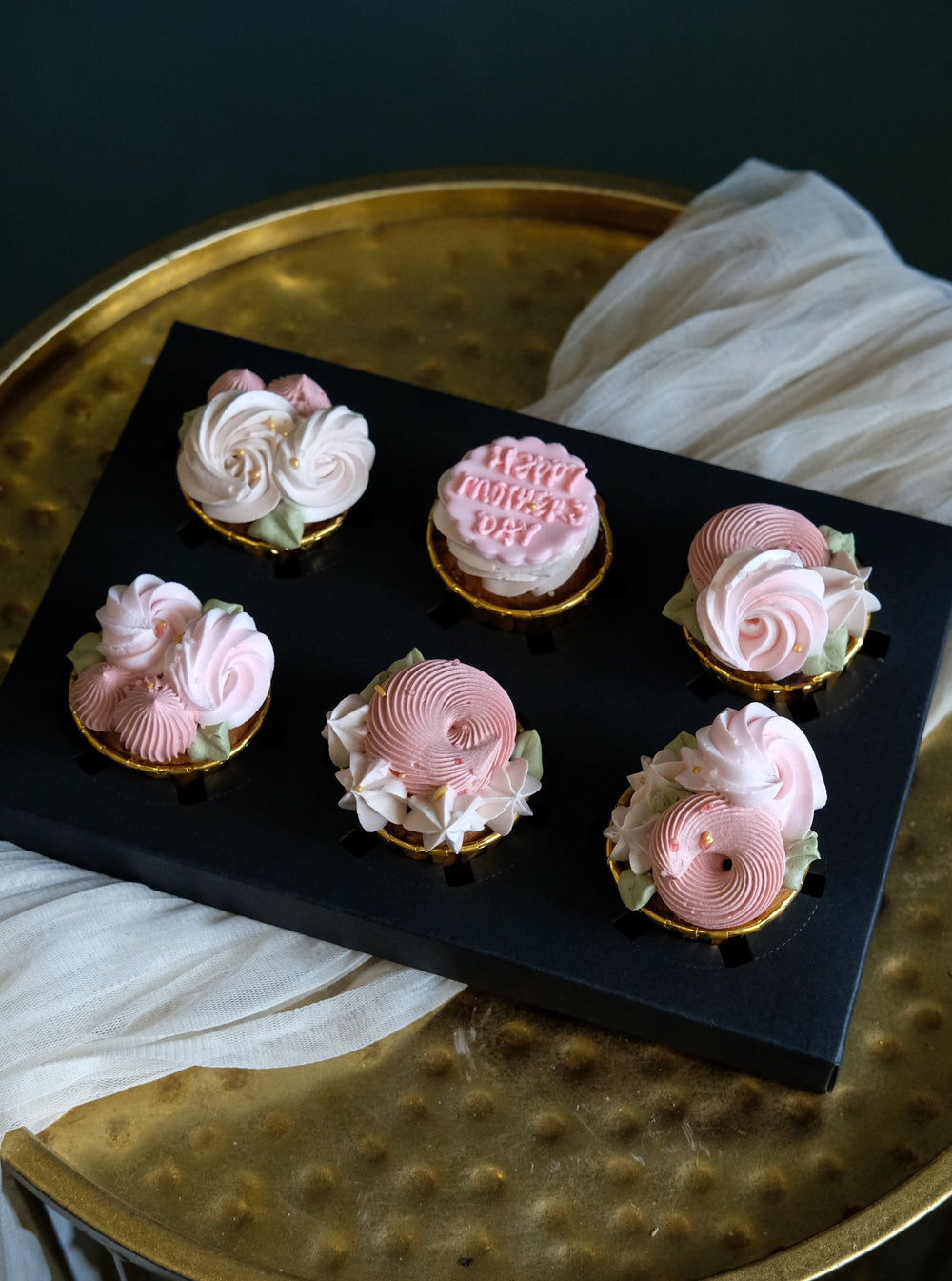 6 or 12 oh-so-pink cupcakes by Bamboo Green Florist – a sweet and charming treat for any occasion in Penang. Order now for delivery!