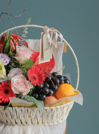  Your recipient will enjoy an assortment of 4 types of fresh Fruit, pairing with fresh flowers of the day. Same day fruit basket delivery in Penang and Butterworth.
