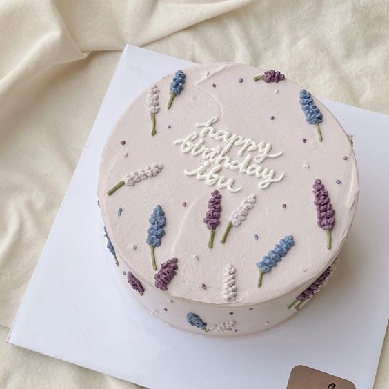 8-inch cake with hand-drawn lavender by Bamboo Green Florist – a beautifully crafted treat for special celebrations in Penang. Order now for delivery!