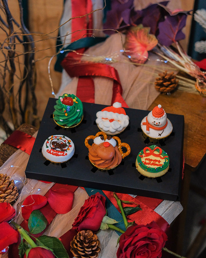 Christmas Edition cupcakes by Bamboo Green Florist – loaded with festive holiday flavors. Perfect for celebrations in Penang. Order now for delivery!