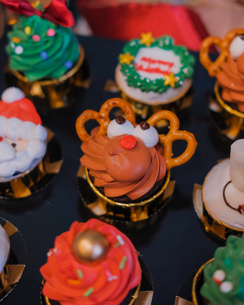 Christmas Edition cupcakes by Bamboo Green Florist – loaded with festive holiday flavors. Perfect for celebrations in Penang. Order now for delivery!