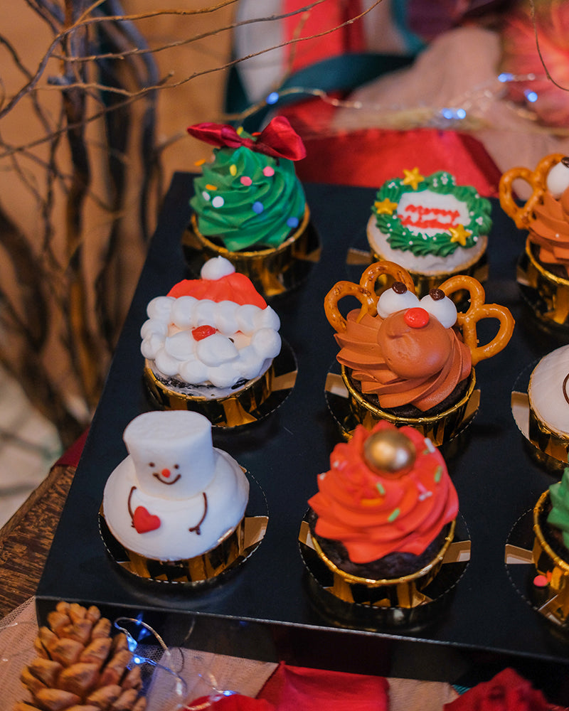 Christmas Edition cupcakes by Bamboo Green Florist – loaded with festive holiday flavors. Perfect for celebrations in Penang. Order now for delivery!