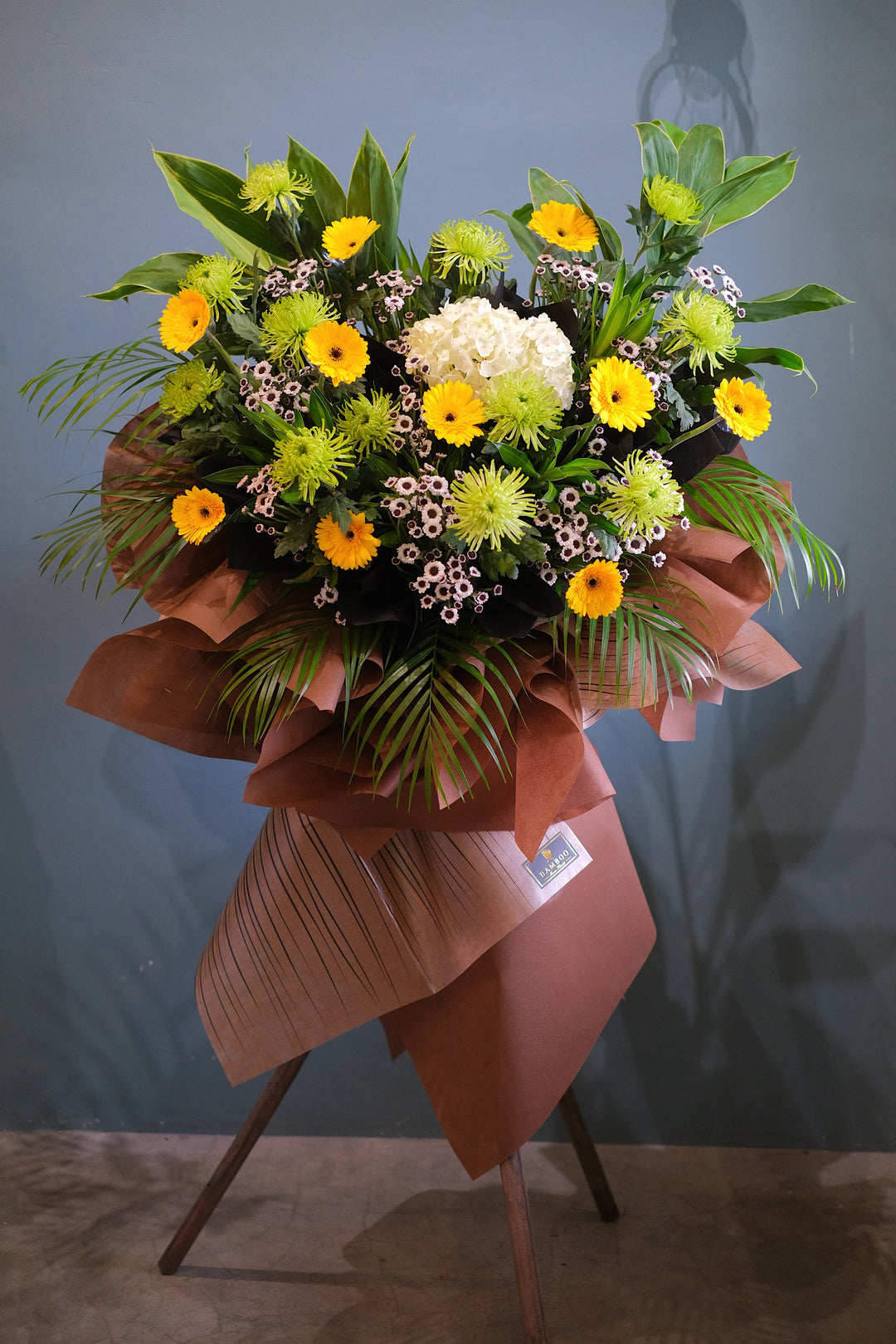 Design of the week of April, when words leave you, express your sympathy and condolence the traditional way by sending a floral tribute to honor the memory of a loved one, relative or friend. For same day condolences flowers delivery in Penang.  