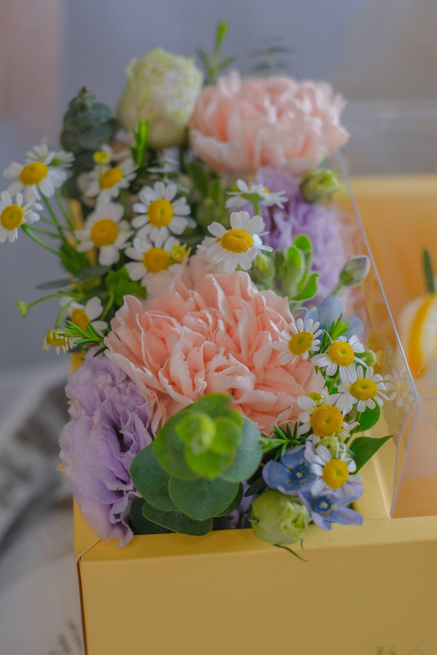 Features a mini 4 inches lemon cream cheese cake, with mum's favourite flowers. A proud, loving, mom who would love these beautiful combination set of gift. Cake delivery in Penang.     NOTE:  Strictly 3 days order in advance, deliveries limited to Penang Island, mainland Butterworth, Bukit Mertajam,  Sungai Petani, Nibong Tebal, Jawi, Kulim. 