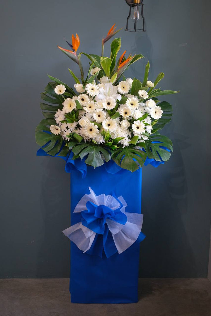 When a loved one or friend leaves us, it is never easy. At times, we may be lost for words, or fail to find the right ones to articulate our comfort and condolences. Say it with flowers, graceful and universally understood.For same day condolences flowers delivery in Penang.  