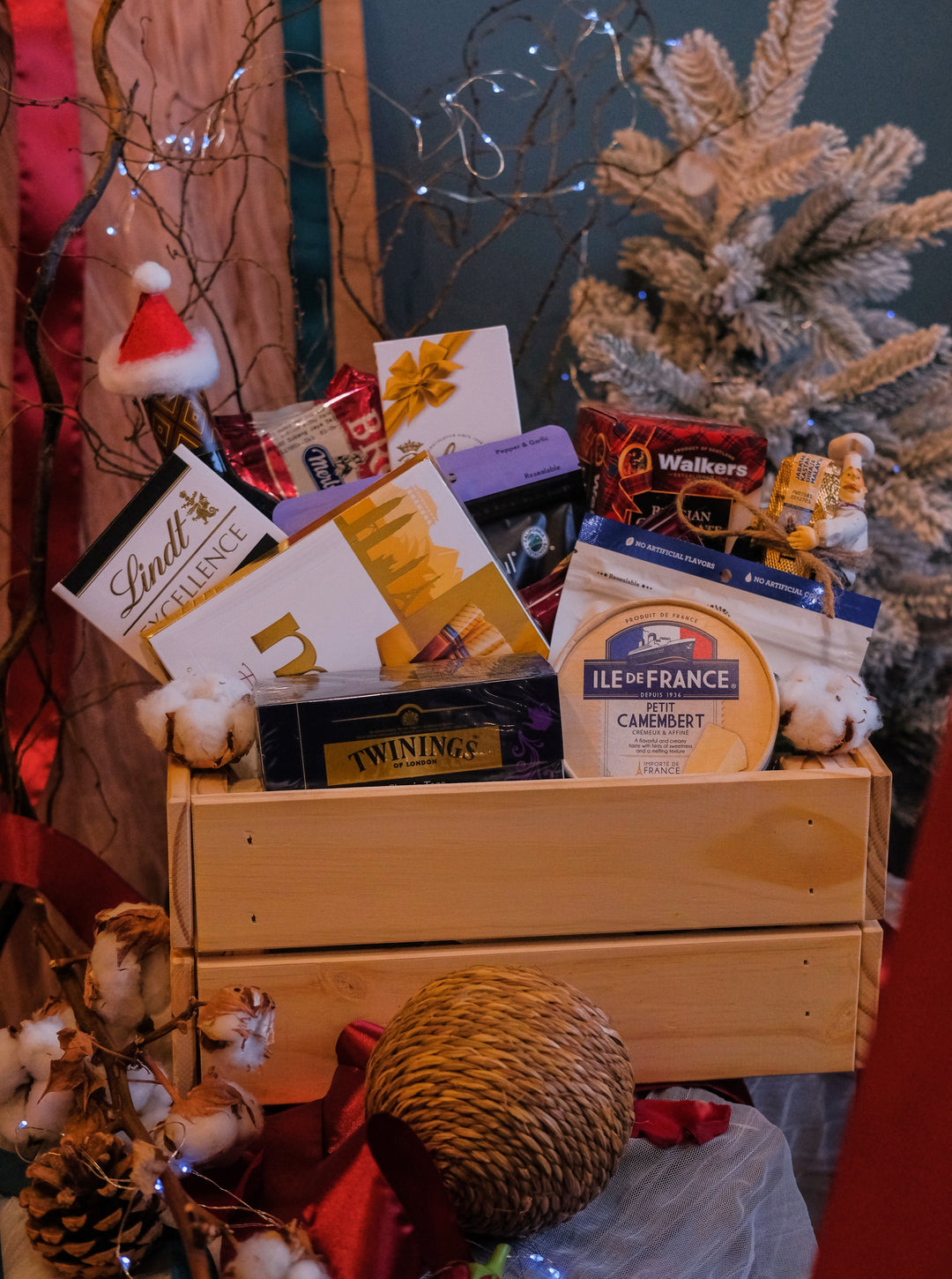 Overflowing with sweet & savory treats, champagne & wine, this Christmas hamper is perfect for business associates and loved ones. Order online, same-day delivery in Penang.
